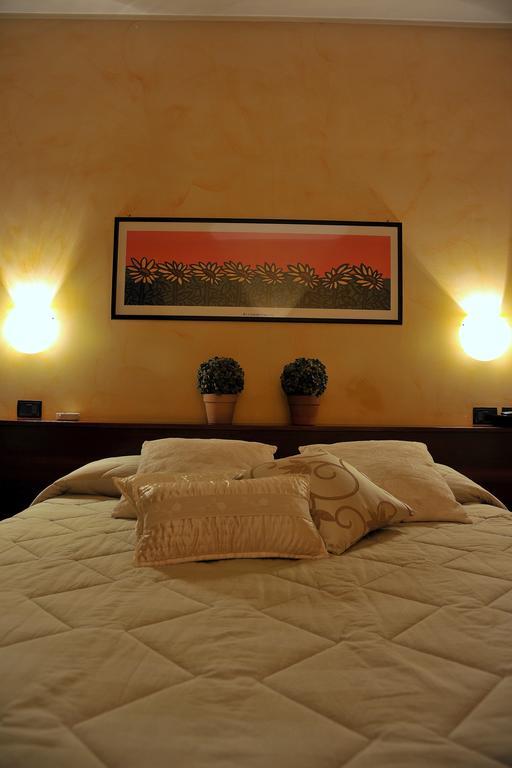 Hotel Parco Castelvetro Piacentino Oda fotoğraf